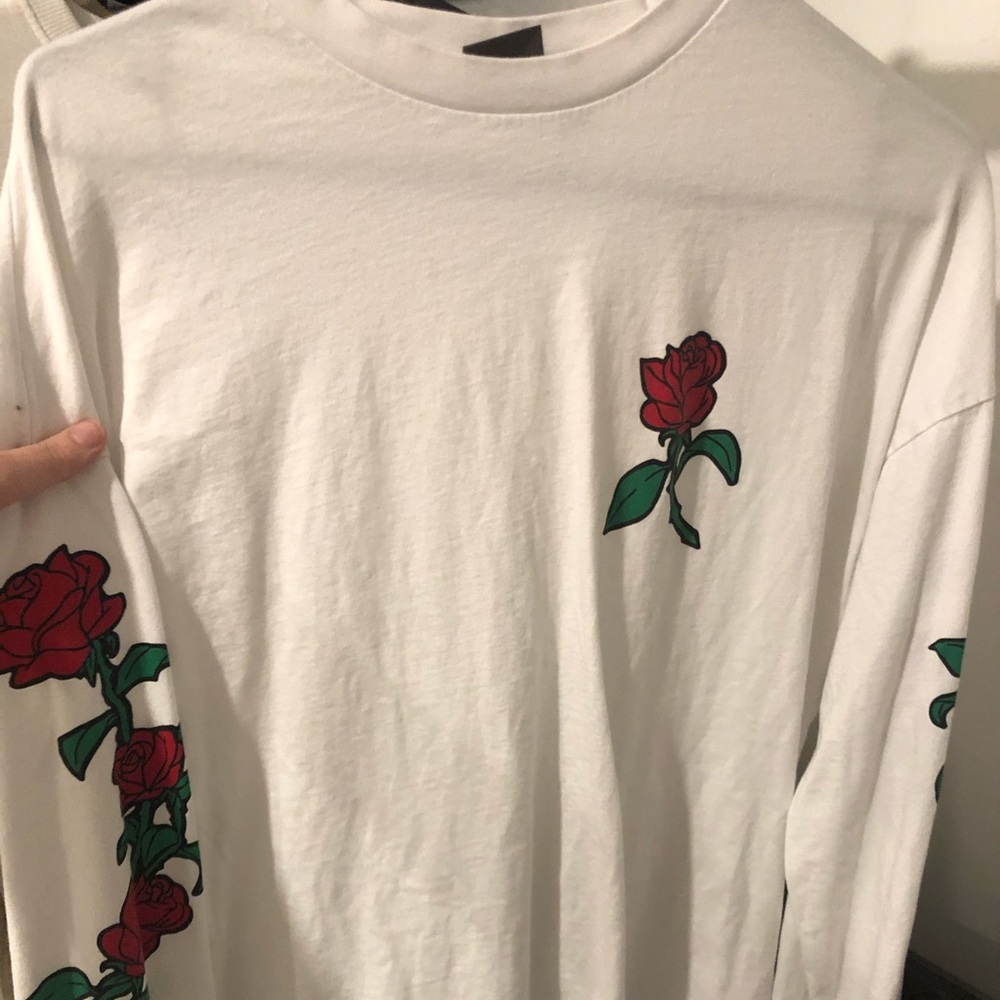 Over sized Long Sleeve Rose Detailed Sleeve
